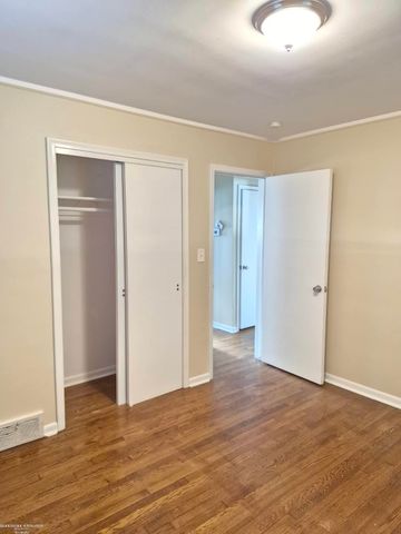 22431 Euclid Street, Saint Clair Shores, MI 48082