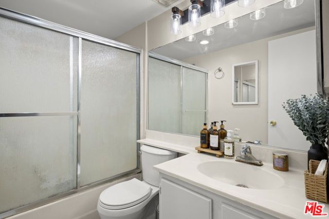 620 W Hyde Park Boulevard 103, Inglewood, CA 90302