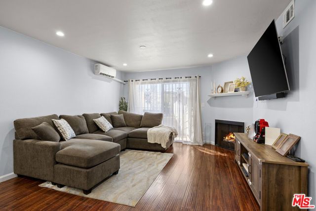 620 W Hyde Park Boulevard 103, Inglewood, CA 90302