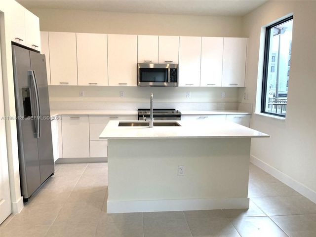 4227 NW 83rd Ave, Doral, FL 33166