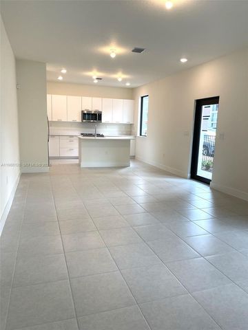 4227 NW 83rd Ave, Doral, FL 33166
