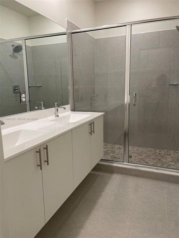 4227 NW 83rd Ave, Doral, FL 33166