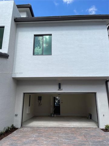 4227 NW 83rd Ave, Doral, FL 33166