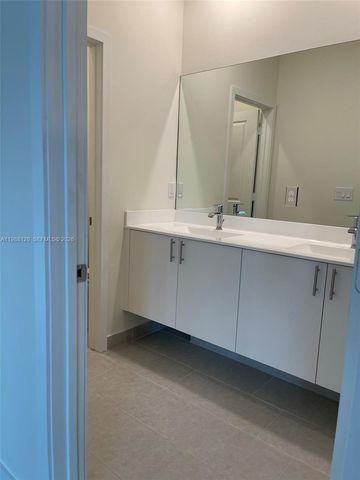 4227 NW 83rd Ave, Doral, FL 33166