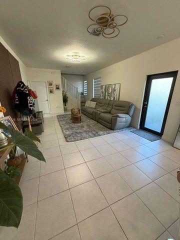4227 NW 83rd Ave, Doral, FL 33166