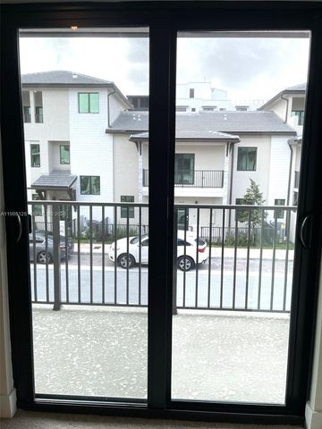 4227 NW 83rd Ave, Doral, FL 33166