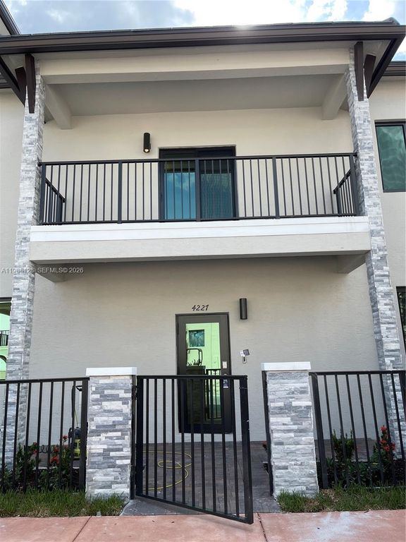 4227 NW 83rd Ave, Doral, FL 33166