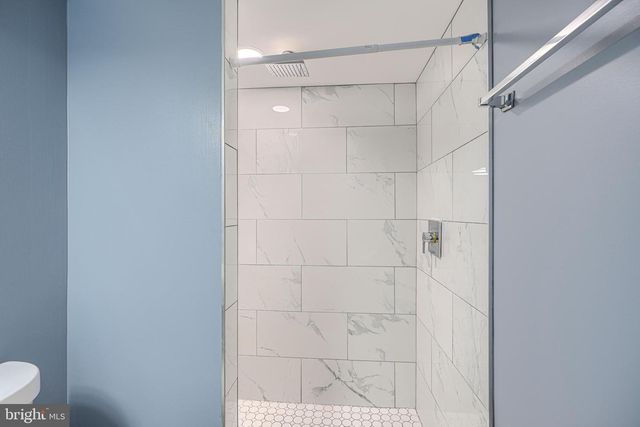 5 CARDINAL RD, Baltimore, MD 21221