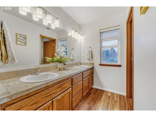 15975 Se MARY ANN Ln, Milwaukie, OR 97267