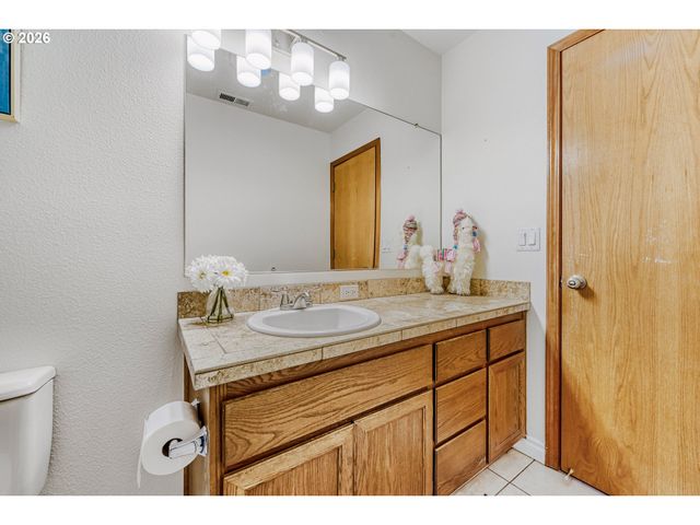 15975 Se MARY ANN Ln, Milwaukie, OR 97267