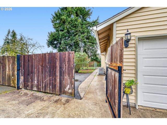 15975 Se MARY ANN Ln, Milwaukie, OR 97267