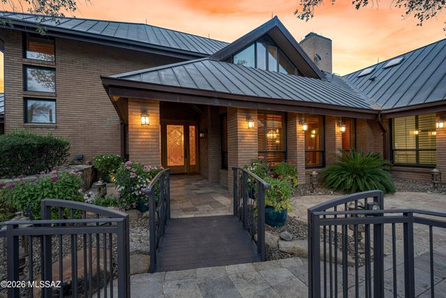 6200 N Desert Moon Loop, Tucson, AZ 85750