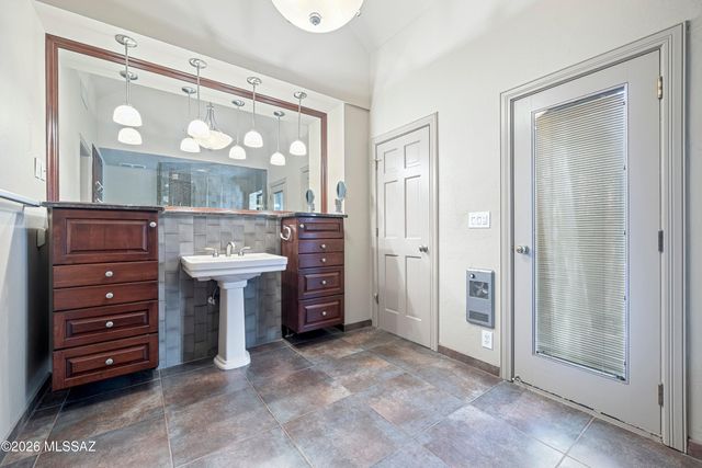 6200 N Desert Moon Loop, Tucson, AZ 85750