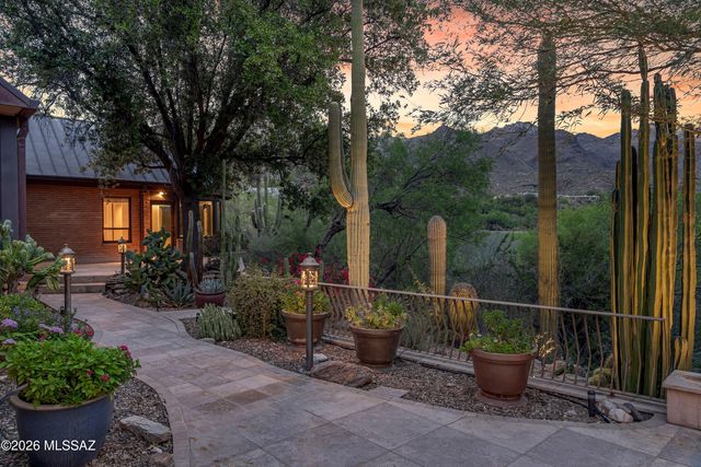 6200 N Desert Moon Loop, Tucson, AZ 85750