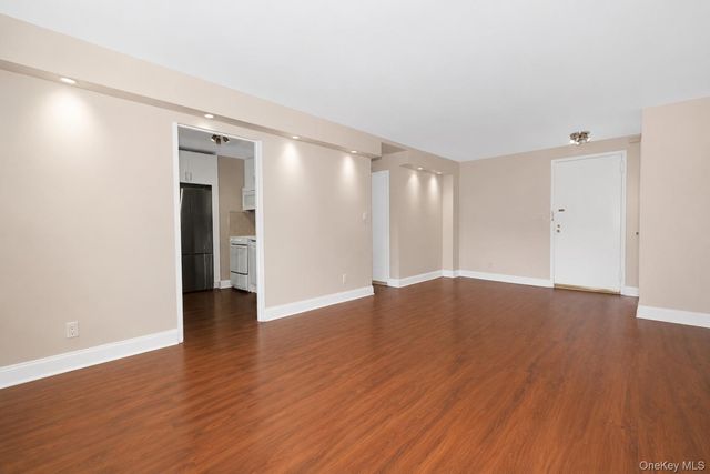 12 Old Mamaroneck Road 4L, White Plains, NY 10605