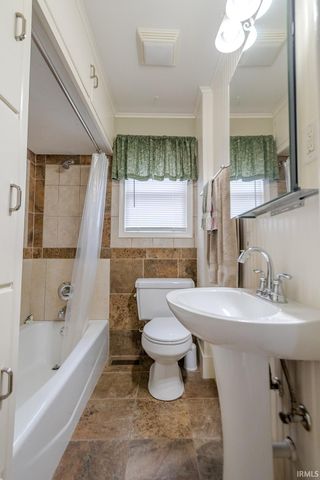 725 Lillian Avenue, Fort Wayne, IN 46808