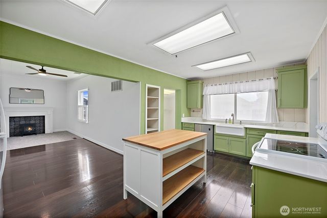 7640 Yakima Avenue, Tacoma, WA 98408