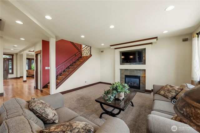 6916 37th Place NE, Marysville, WA 98270