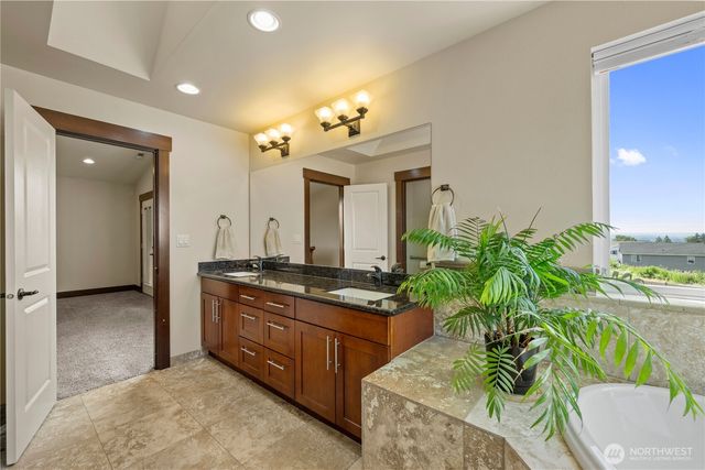 6916 37th Place NE, Marysville, WA 98270