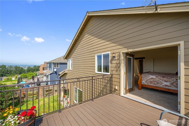 6916 37th Place NE, Marysville, WA 98270