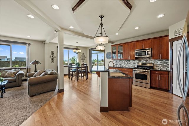 6916 37th Place NE, Marysville, WA 98270