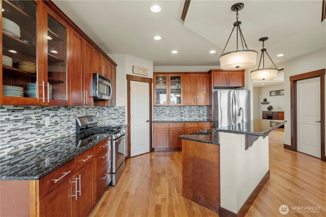 6916 37th Place NE, Marysville, WA 98270