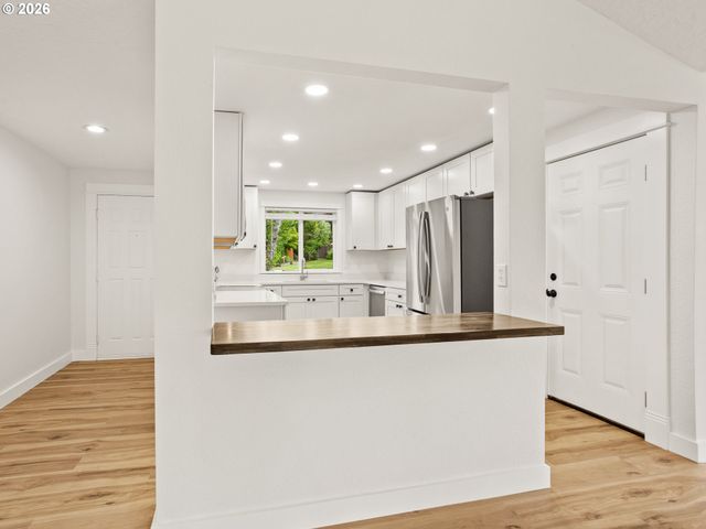 1409 Sw CHASTAIN Ave, Gresham, OR 97080