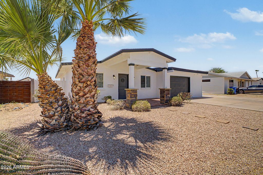 2447 E LARKSPUR Drive, Phoenix, AZ 85032