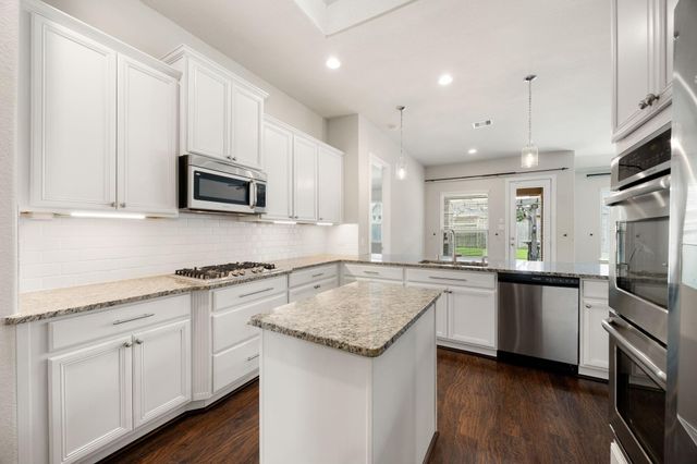 915 Abelia Avenue, Richmond, TX 77406