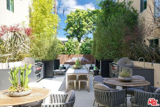 728 N Sweetzer Avenue 112, West Hollywood, CA 90069