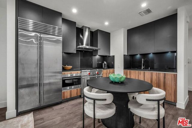 728 N Sweetzer Avenue 112, West Hollywood, CA 90069