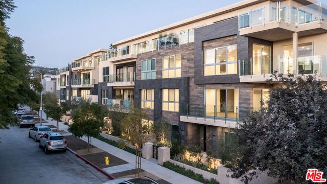 728 N Sweetzer Avenue 112, West Hollywood, CA 90069