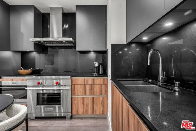 728 N Sweetzer Avenue 112, West Hollywood, CA 90069