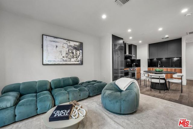 728 N Sweetzer Avenue 112, West Hollywood, CA 90069