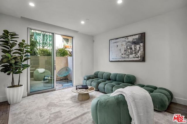 728 N Sweetzer Avenue 112, West Hollywood, CA 90069