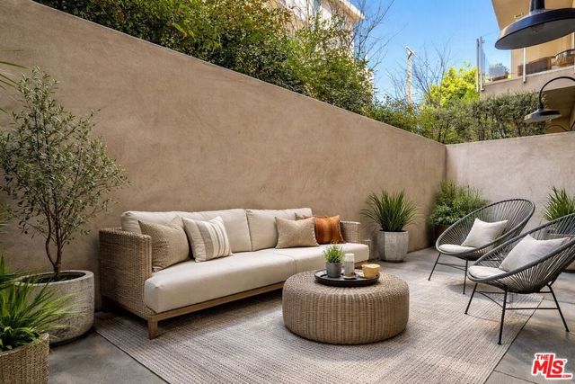 728 N Sweetzer Avenue 112, West Hollywood, CA 90069