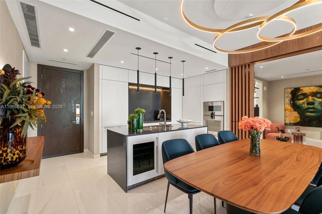 300 Biscayne Blvd Way 4005, Miami, FL 33131