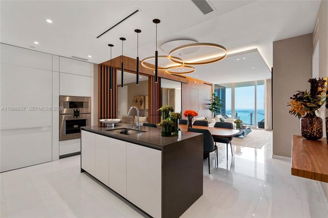 300 Biscayne Blvd Way 4005, Miami, FL 33131