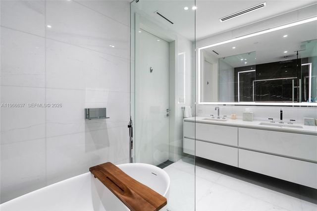 300 Biscayne Blvd Way 4005, Miami, FL 33131