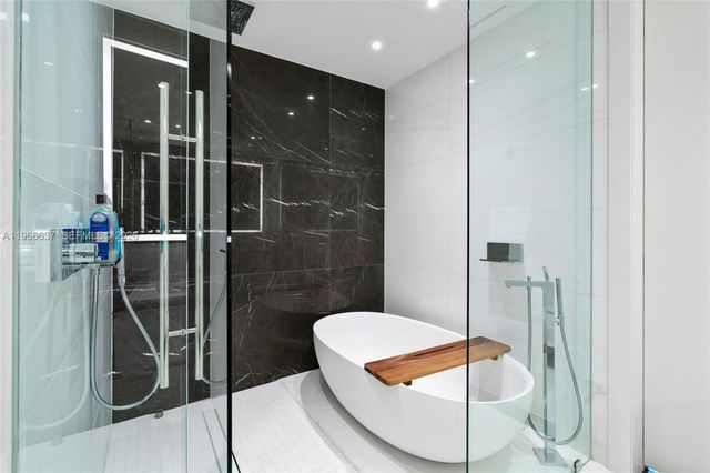 300 Biscayne Blvd Way 4005, Miami, FL 33131