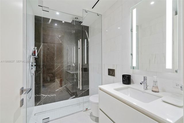 300 Biscayne Blvd Way 4005, Miami, FL 33131