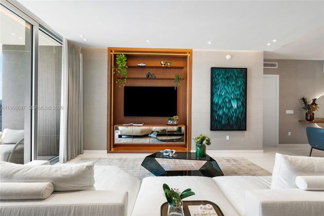 300 Biscayne Blvd Way 4005, Miami, FL 33131