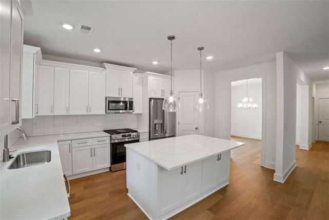 2432 Whites Ridge, Decatur, GA 30034