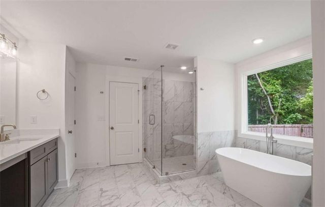 2432 Whites Ridge, Decatur, GA 30034