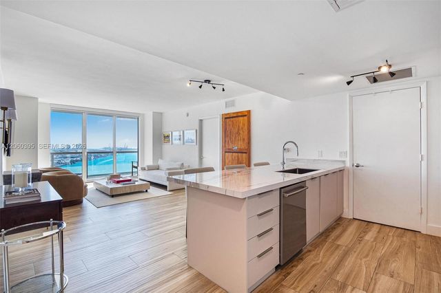 50 BISCAYNE BLVD 2706, Miami, FL 33132