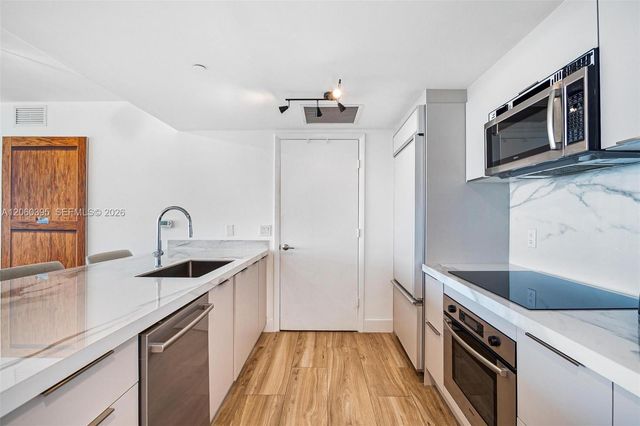 50 BISCAYNE BLVD 2706, Miami, FL 33132