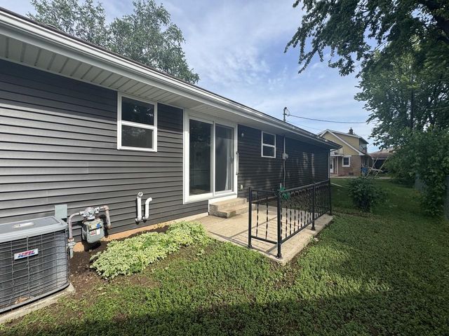 2704 N DAVID STREET, Appleton, WI 54914