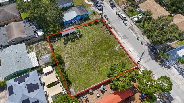 2141 NW 86th St, Miami, FL 33147