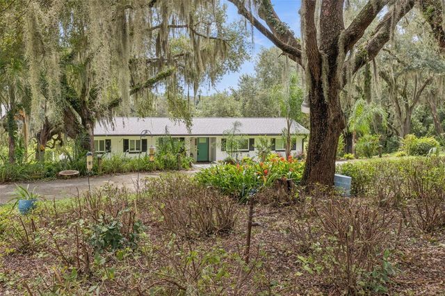 1476 SPRING LAKE ROAD, Fruitland Park, FL 34731