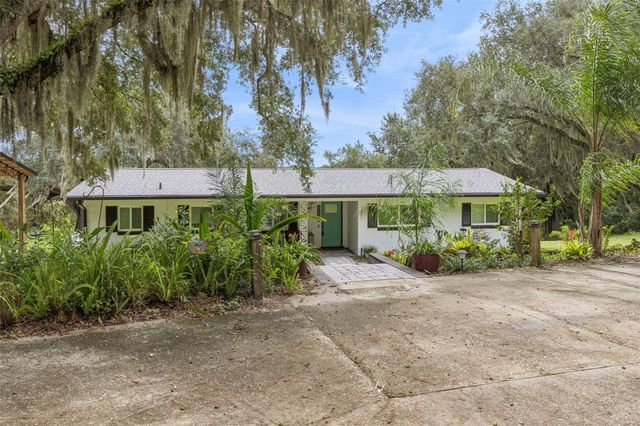 1476 SPRING LAKE ROAD, Fruitland Park, FL 34731